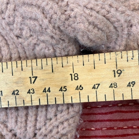 MINKPINK Cream V-Neck Sweater Classic Knit - Picture 6 of 15